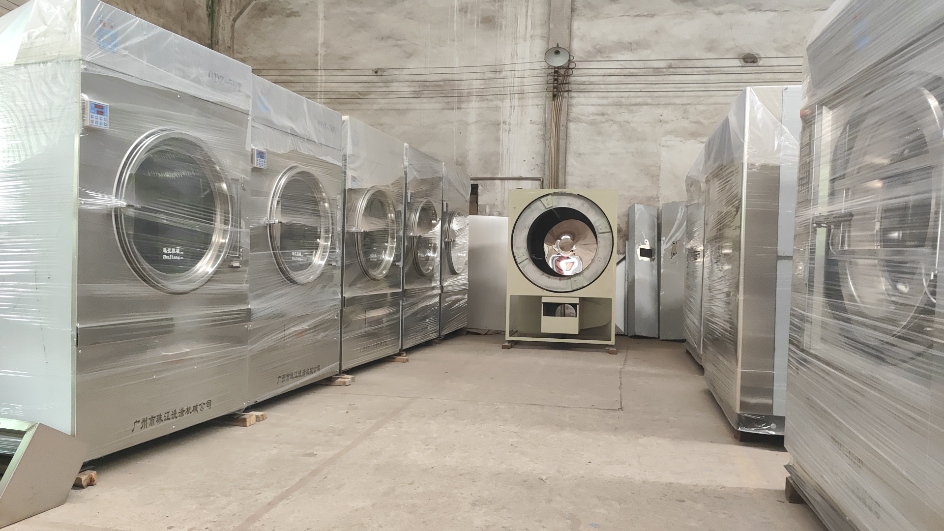 
大型餐館洗衣房工業(yè)洗衣機怎么選？看珠江洗滌如何贏得百家知名企業(yè)青睞
